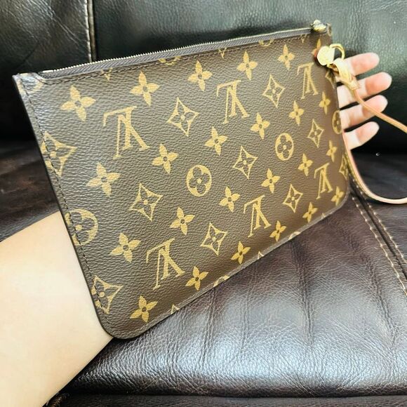 Brand New Louis Vuitton Carry It Pouch - Picture 3 of 9